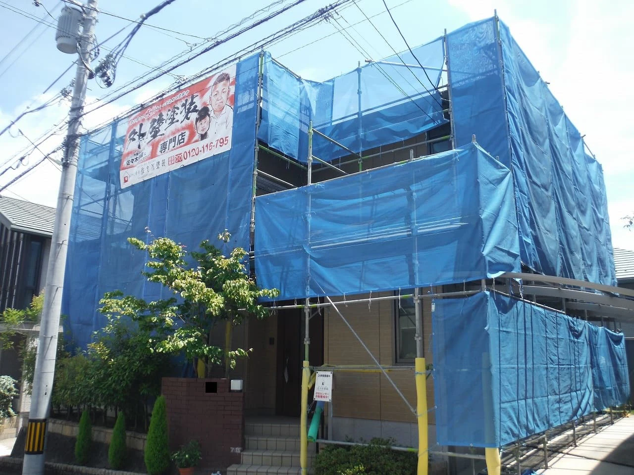 築２４年、『積水ハウス(株)』さんの軽量鉄骨ブレーストパネル構造２階建ての洋風住宅です。  屋根は陶器瓦(Ｆ型)  寄棟５寸勾配でグリーンの瓦が素敵です。広島市西区・Ｔ様サムネイル画像