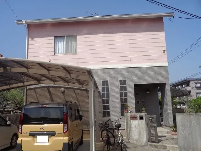 築２８年、木造(在来工法)２階建ての洋風住宅です。 屋根はスレート瓦(クボタ　ニューコロニアル)　広島市安佐南区八木３丁目・Ｏ様サムネイル画像