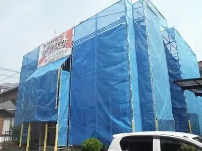 お宅は築２４年、木造(在来工法)２階建ての洋風住宅です。屋根は乾式コンクリート(アサヒ　スカンジア) 可部南・Ｔ様邸工事中ですサムネイル画像