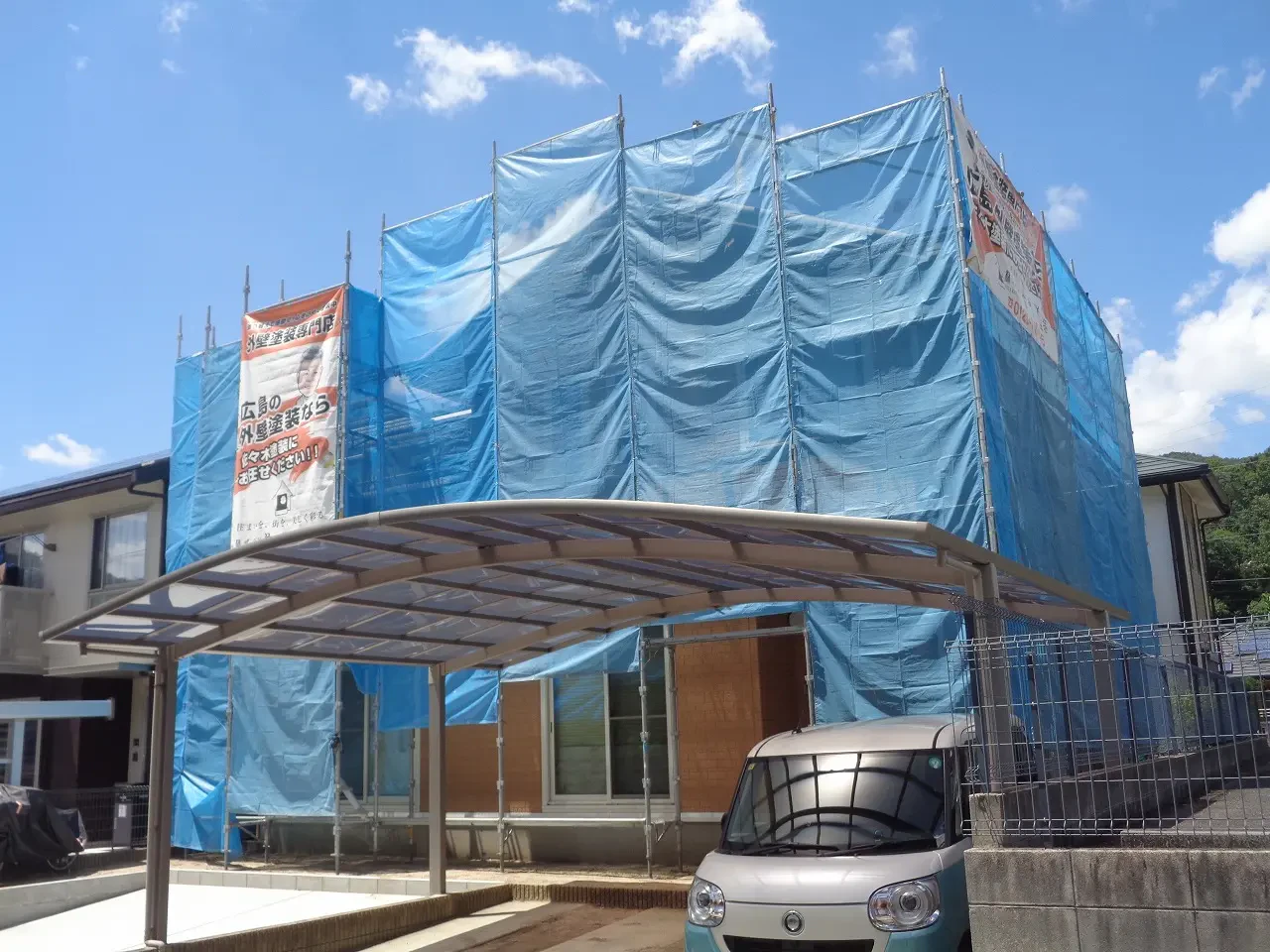 築１９年、『大和ハウス工業(株)』さんの軽量鉄骨構造２階建ての洋風住宅です。  屋根はスレート屋根(旧クボタ　カラーベスト　スぺリアルグランデ)  アスベストを含有しないタイプの屋根材です。 広島市安佐北区亀山西・Ｎ様サムネイル画像