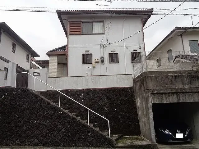Ｈ様のお宅は築４３年、『ナショナル住宅産業(現パナソニックホームズ)』さんの軽量鉄骨構造２階建ての洋風住宅です。 三入東・Ｈ様邸の完工報告サムネイル画像