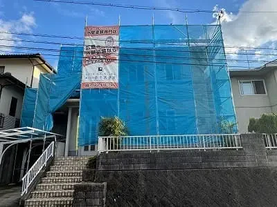 Ｙ様のお宅は築３５年、『積水ハウス工業(株)』さんの軽量鉄骨構造２階建ての洋風住宅です。屋根はスレート瓦(旧クボタ　ニューコロニアル)三入東・Ｙ様邸工事中ですサムネイル画像