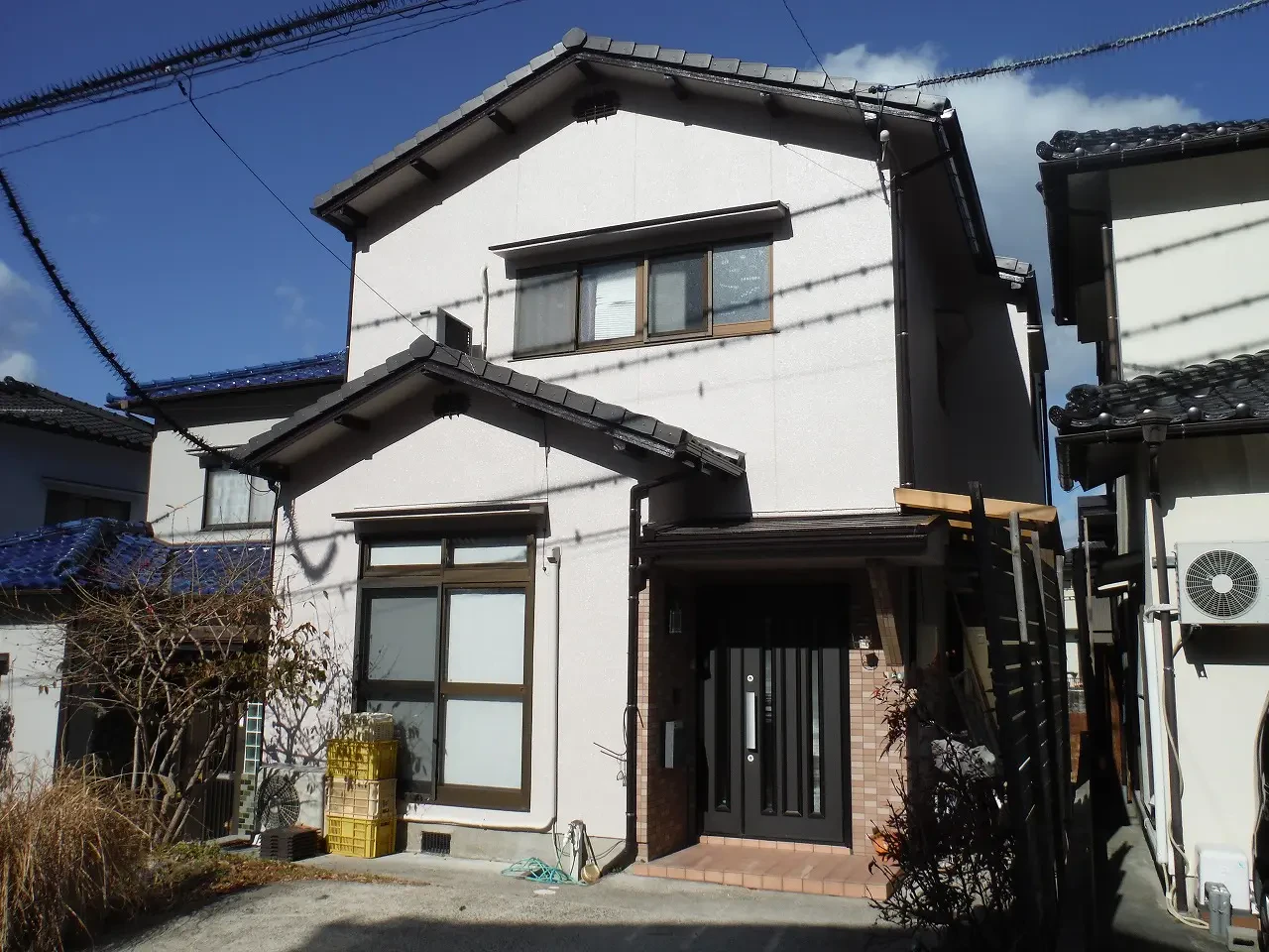 築４２年、木造(在来工法)２階建ての住宅です。  屋根はスレート瓦。  １７年前に陶器瓦から現在のスレート瓦に葺き替えをされたそうです。広島市安佐北区可部東・Ｓ様サムネイル画像