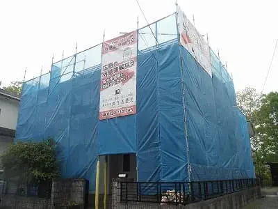 Ｓ様のお宅は築２８年、『日本電建(株)』さんの木造軸組み工法２階建ての洋風住宅です。１５年前に塗装工事をさせていただいたＯＢ客様のお宅です。東広島市・Ｓ様邸工事中ですサムネイル画像