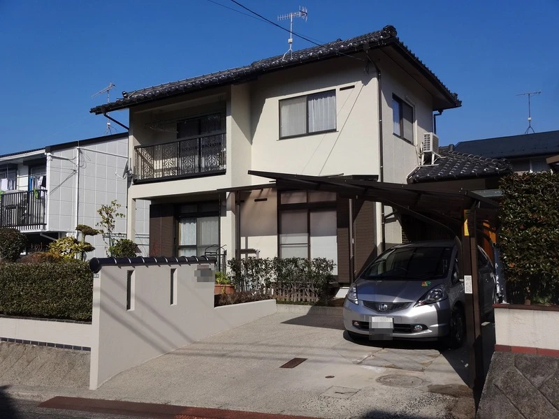 築32年の和風木造住宅です 。 屋根は陶器瓦 。広島市安佐北区三入東・O様邸サムネイル画像