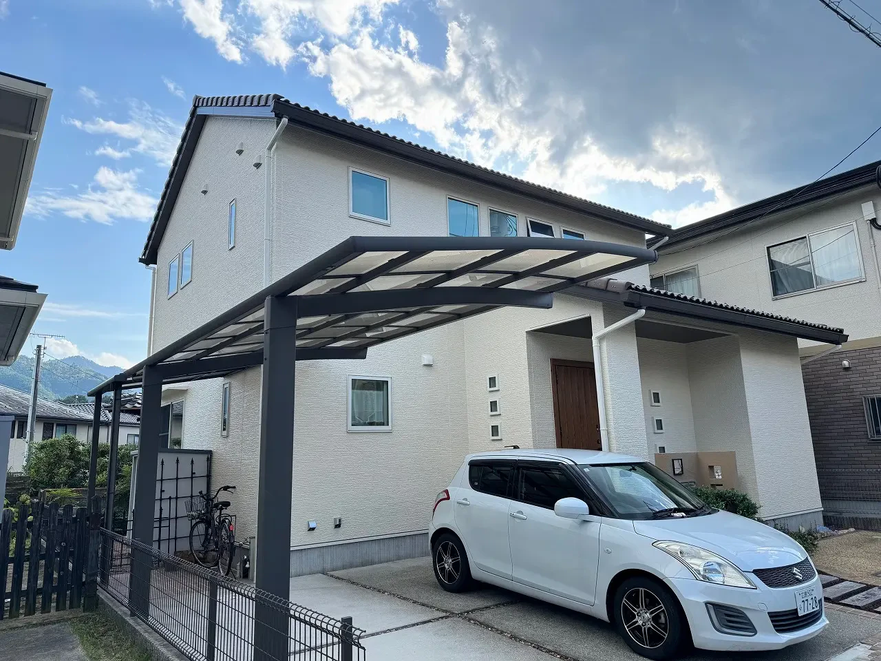 築１５年、『(株)トータテハウジング』さんの木造(在来工法)２階建ての洋風住宅です。  屋根は陶器洋瓦(５寸勾��配切妻) 広島市安佐北区亀山・Ｆ様サムネイル画像