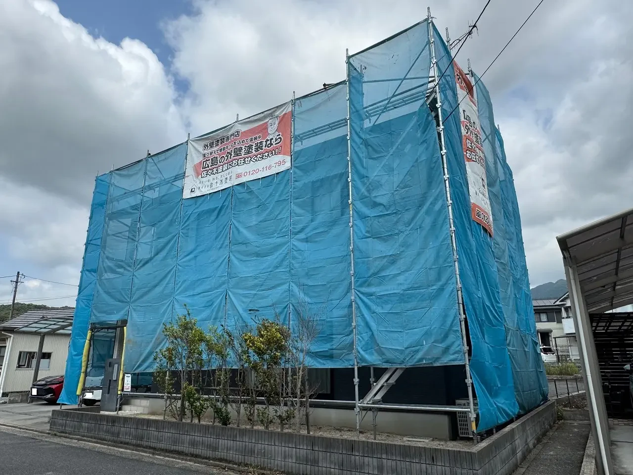築１４年、『アイフルホーム』さんの木造２階建ての洋風住宅です。  屋根はスレート瓦(ＫＭＥＷ　コロニアルクアッド)　広島市安佐北区三入・Ｍ様サムネイル画像