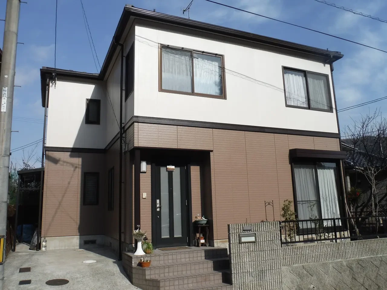 築２９年、『積水ハウス工業(株)』さんの軽量鉄骨構造２階建ての洋風住宅です。  屋根はスレート瓦 安芸高田市・Ｎ様サムネイル画像