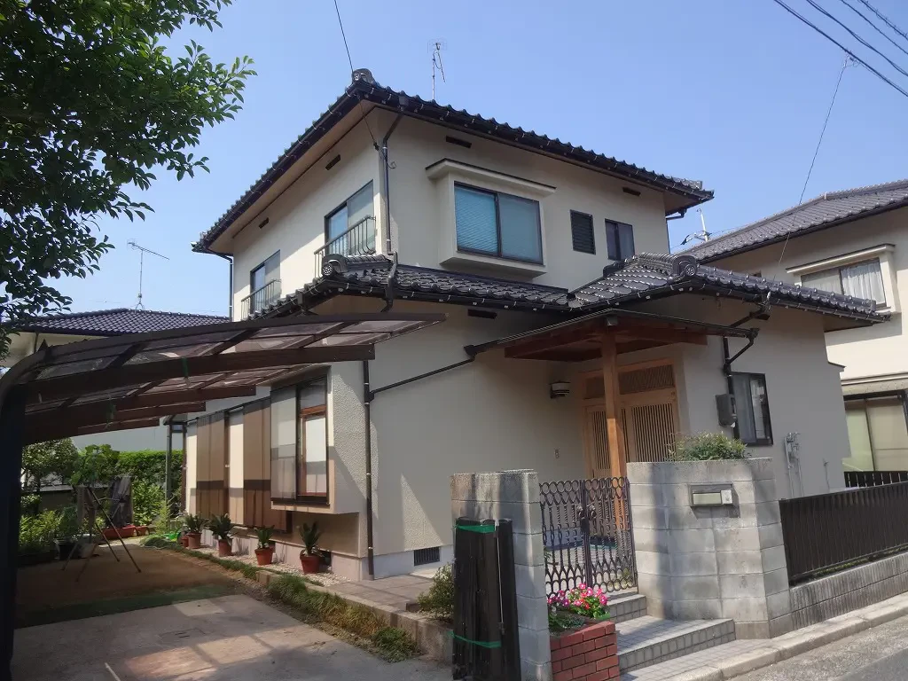 築28年、『山根木材(株)』の和風木造住宅です 。 屋根は石州瓦 。広島市安佐北区三入東・N様邸サムネイル画像