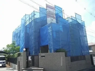 Ｎ様のお宅は築２９年、『住友林業(株)』の木造２階建ての洋風住宅です。屋根は陶器瓦(石州Ｆ型)三入東・Ｎ様邸工事中ですサムネイル画像