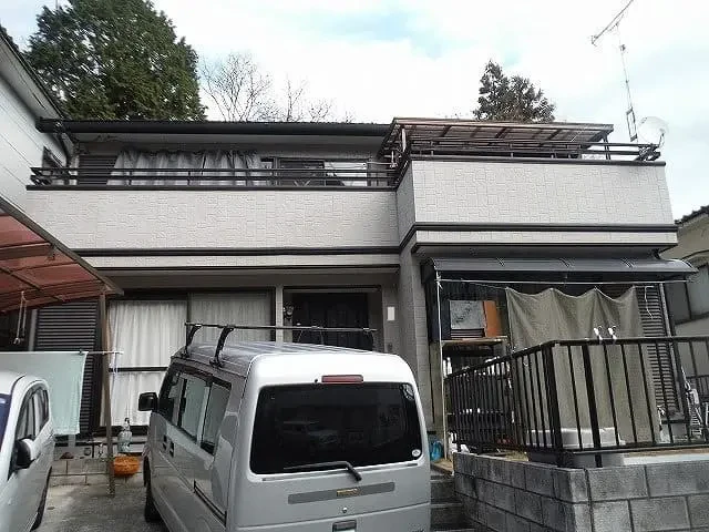 Ｙ様のお宅は築２９年、『トヨタホーム(株)』さんの鉄骨ラーメン構造２階建ての洋風住宅です 屋根は乾式コンクリート瓦(モニエル瓦　ホームステッド) 安芸高田市・Ｙ様邸の完工報告サムネイル画像