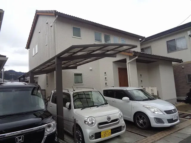 築１５年、『(株)トータテハウジング』さんの木造(在来工法)２階建ての洋風住宅です。  屋根は陶器洋瓦(５寸勾配切妻) 広島市安佐北区亀山・Ｆ様サムネイル画像