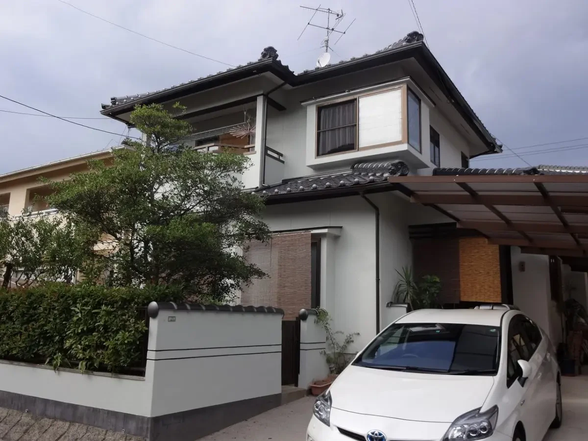 築25年、『(株)大之木ダイモ』の木造和風住宅のお宅です 。 屋根は陶器和型瓦 。 広島市安佐北区三入東・U様邸サムネイル画像