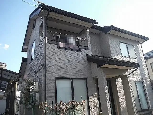 Ｔ様のお宅は築２４年、木造(在来工法)２階建ての洋風住宅です。屋根は乾式コンクリート(アサヒ　スカンジア)可部南・Ｔ様邸の完工報告サムネイル画像