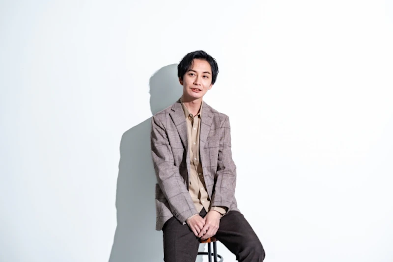 50代男性の婚活パーティー服装、素材感のあるジャケットスタイル