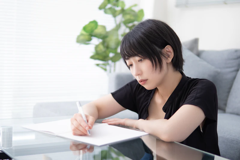 退屈する女性