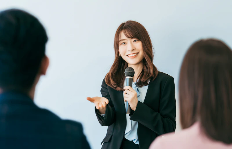 女性　スピーチ
