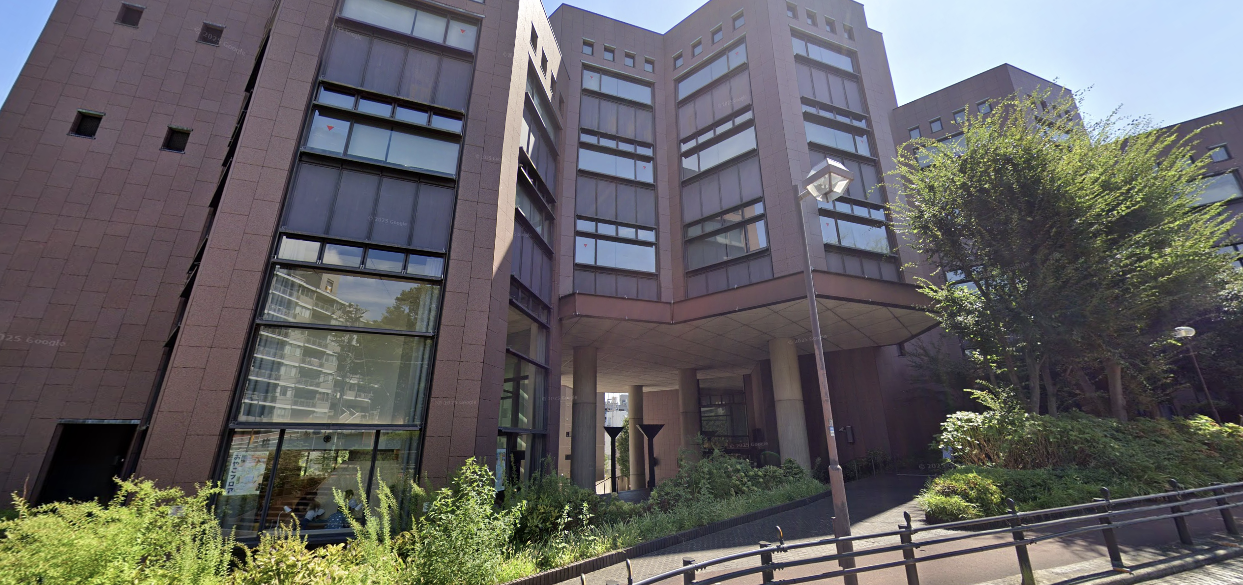 横浜市中央図書館