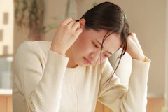 独身50代の孤独で「狂う」は本当？データでわかる実態と孤独度別の対処法【2026年】