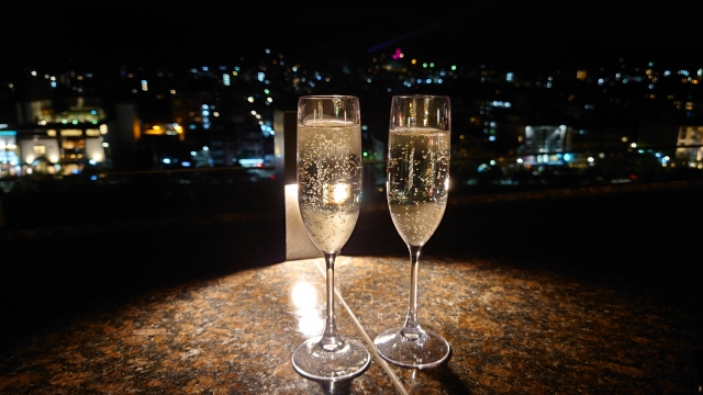 お酒を飲める店で話したい