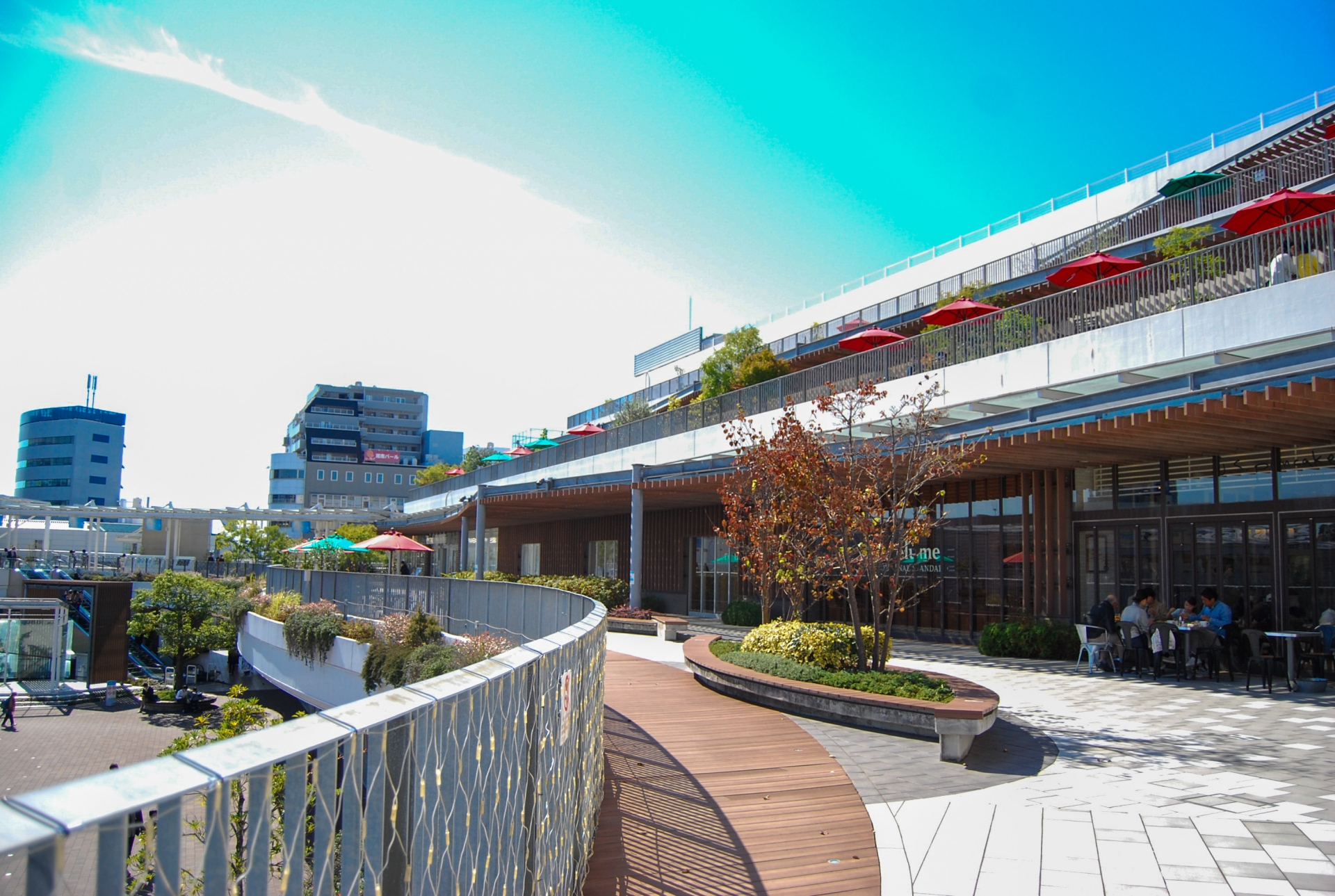 カフェ+ショッピングモール