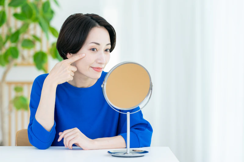 女性 鏡