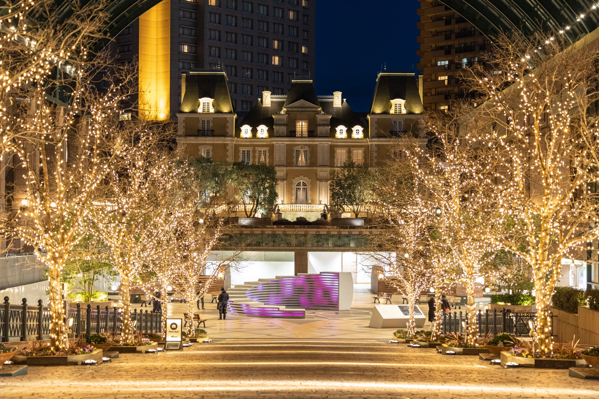 恵比寿ガーデンプレイス バカラシャンデリア