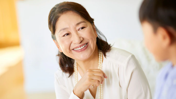 60代女性がマッチングアプリを使うのは現実的？婚活を成功させるための5つのポイント
