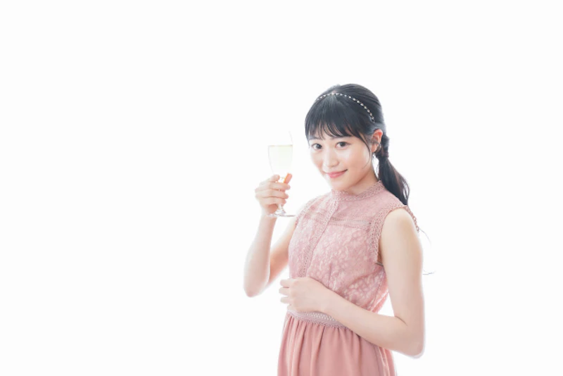 40代女性の婚活パーティー服装、体のラインを拾いすぎないワンピース
