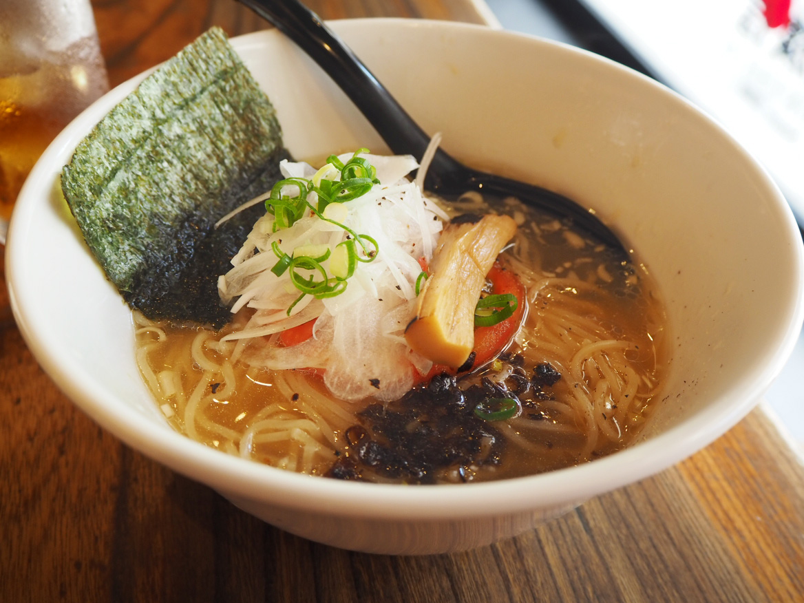 塩ラーメン専門店の珠玉の一杯 - NAMBA龍旗信RIZEで実食！