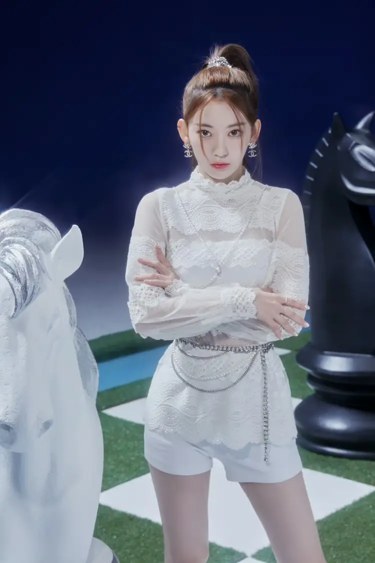 LE SSERAFIM Japan debut single『FEARLESS Japanese ver.』