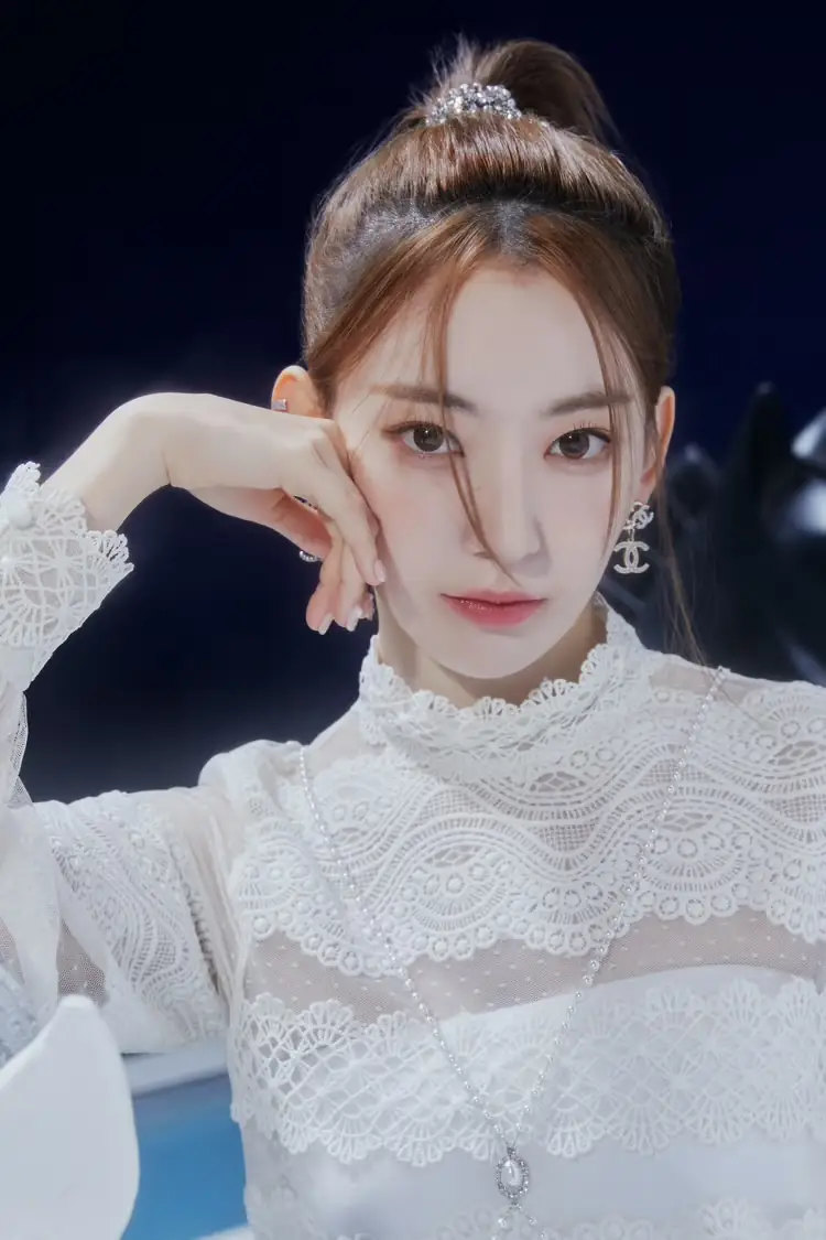 LE SSERAFIM Japan debut single『FEARLESS Japanese ver.』