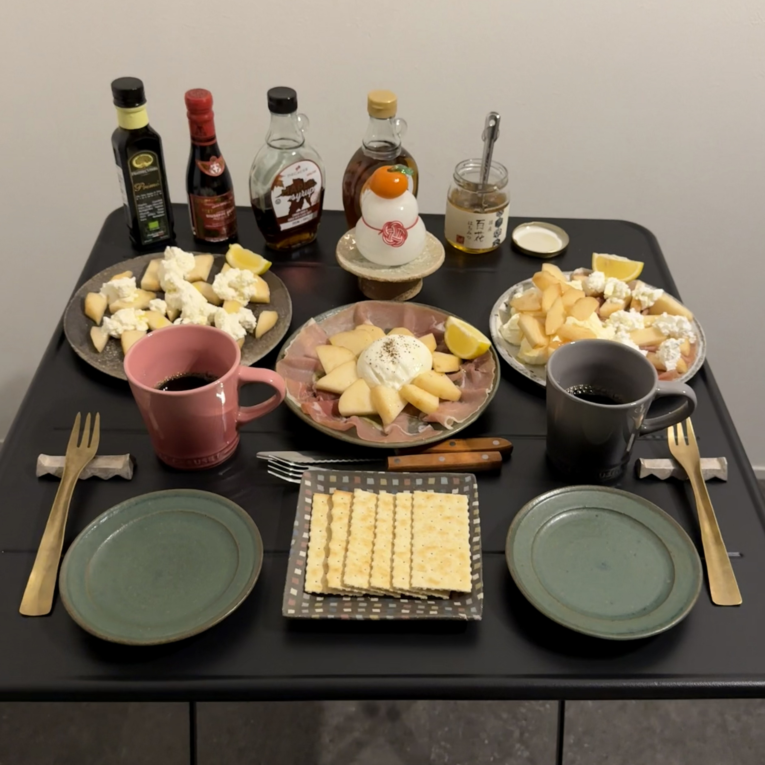 EATALYのオリーブオイルとバルサミコ