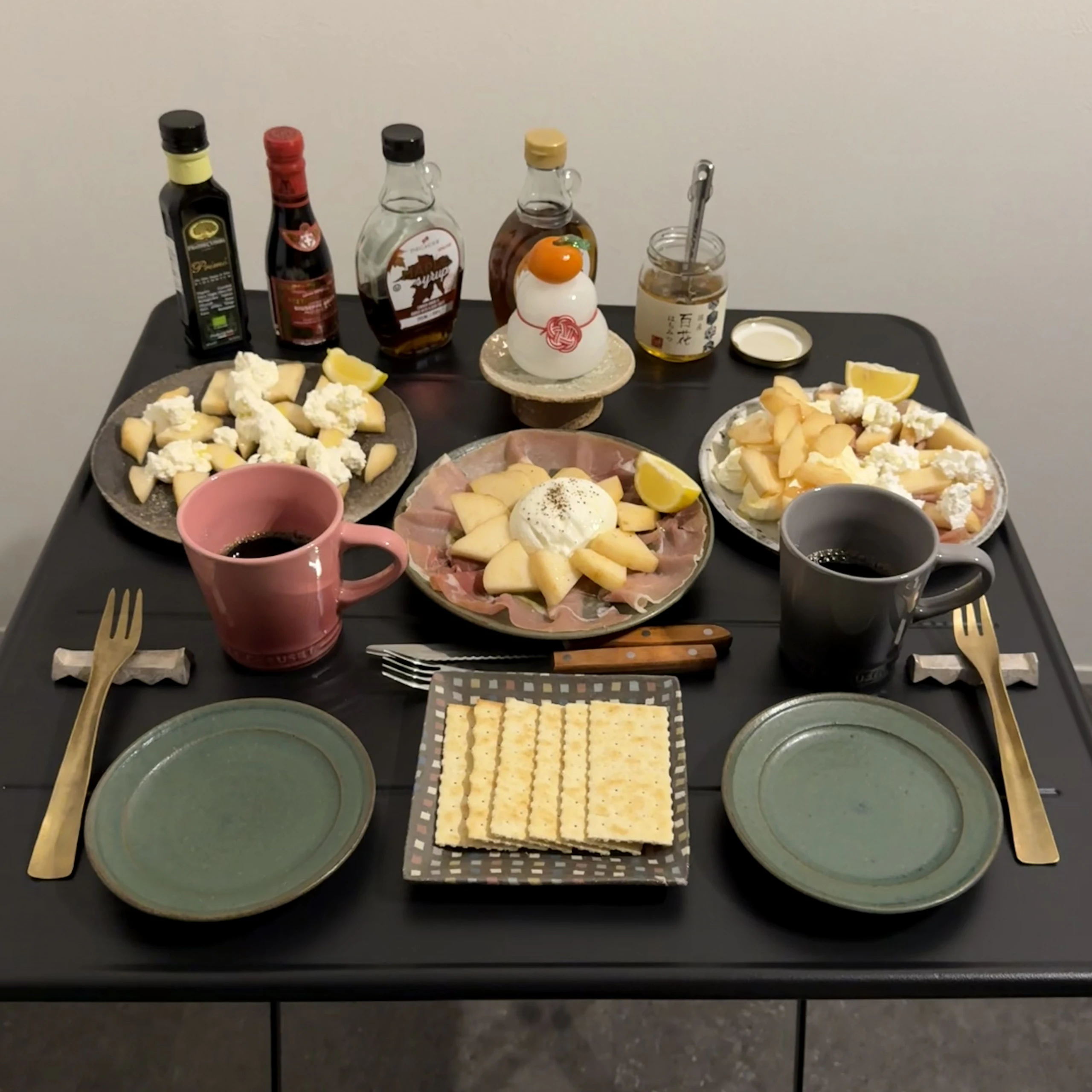 EATALYのオリーブオイルとバルサミコ