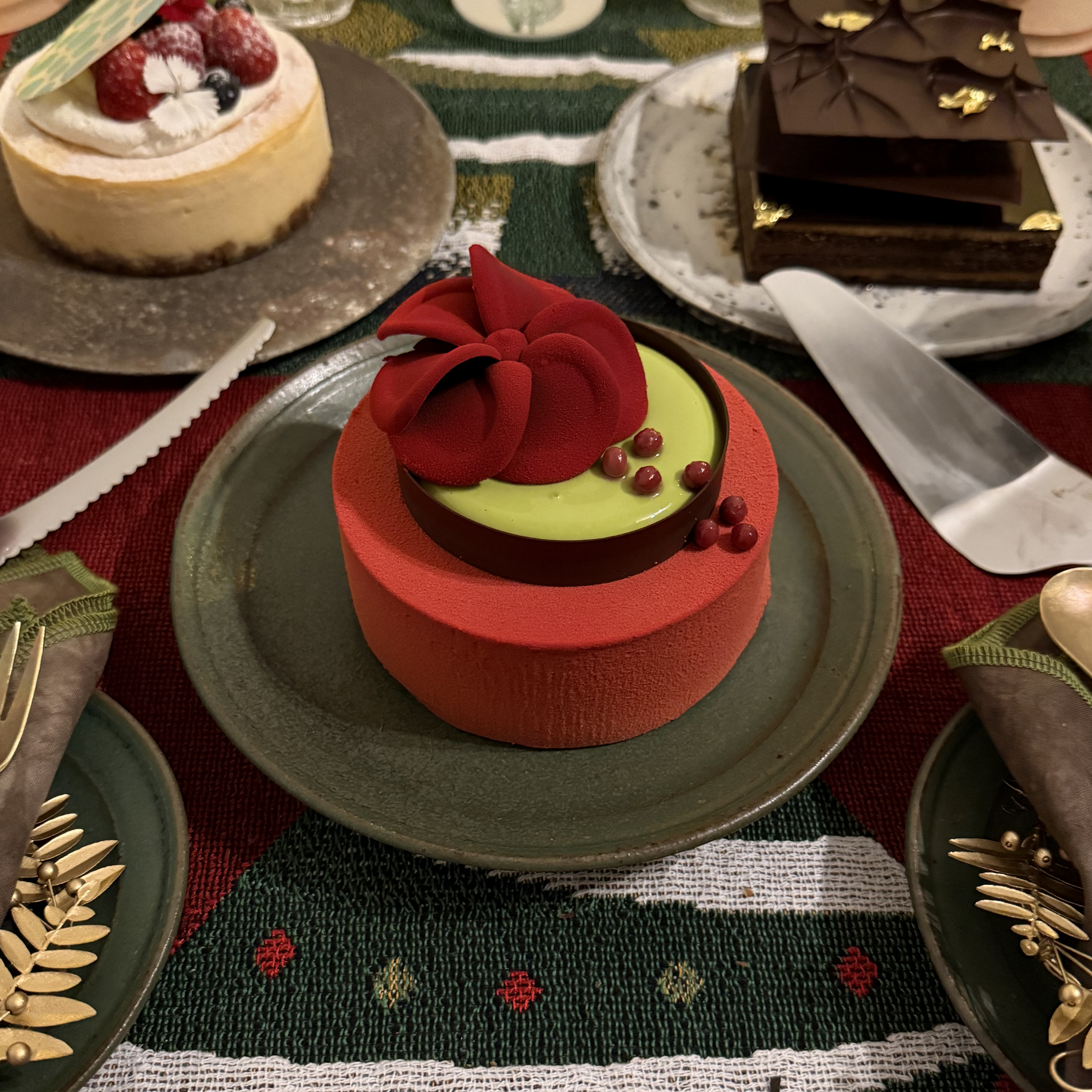 THE KAHALA CHRISTMAS 2025 “ROUGE”