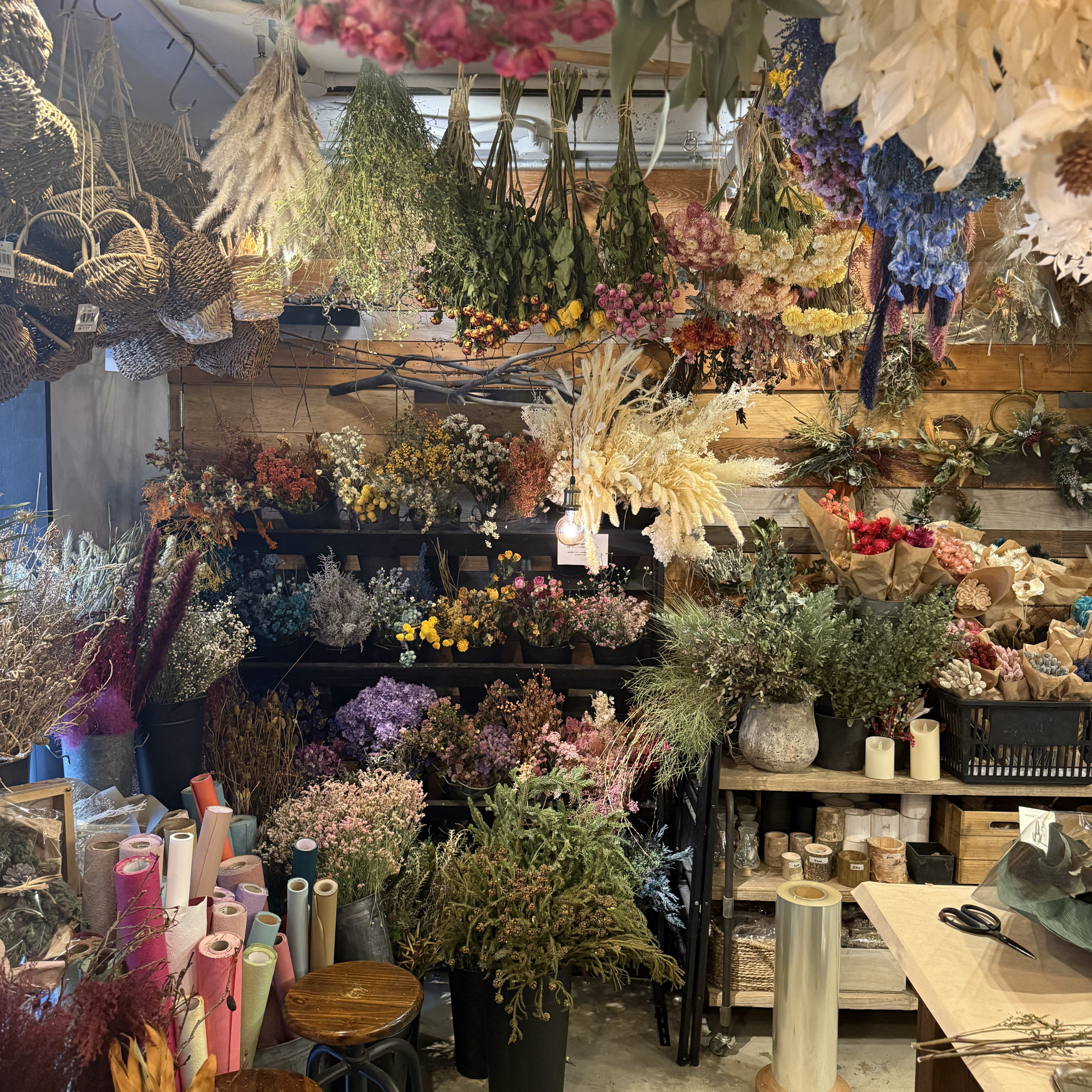 花瓶とドライフラワー