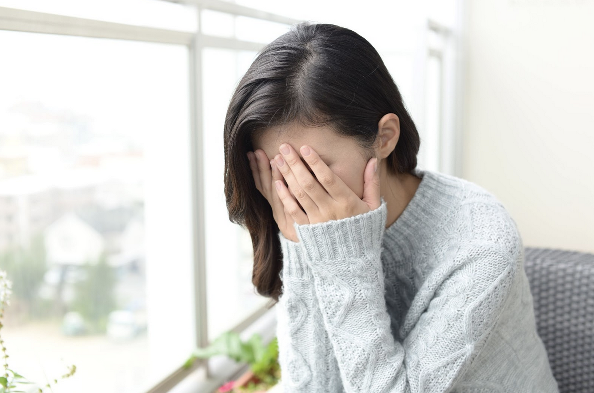 生理 中 情緒 不 安定 泣く