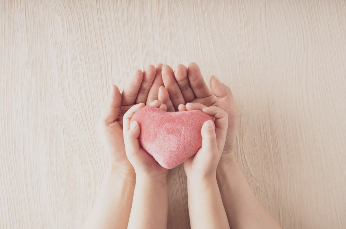 【精神科医監修】愛着障害とは？種類と特徴・見分け方・併発しやすい症状や大人の症状・治療法も解説