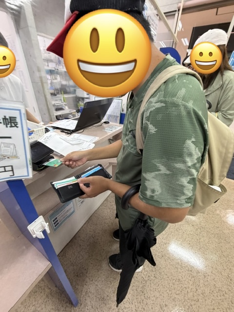 病院の受付でKAERUカードを使って支払うご利用者様