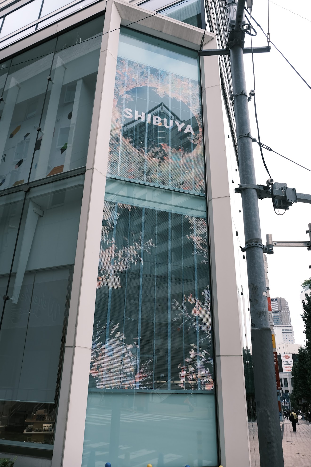 ファミクラストア 店内LED映像