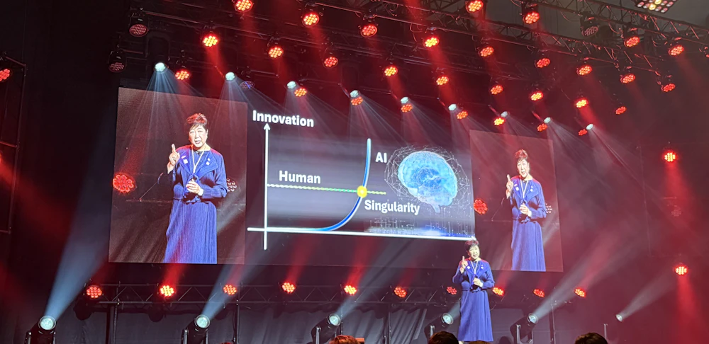 オープニングセッションの東京都知事・小池百合子氏