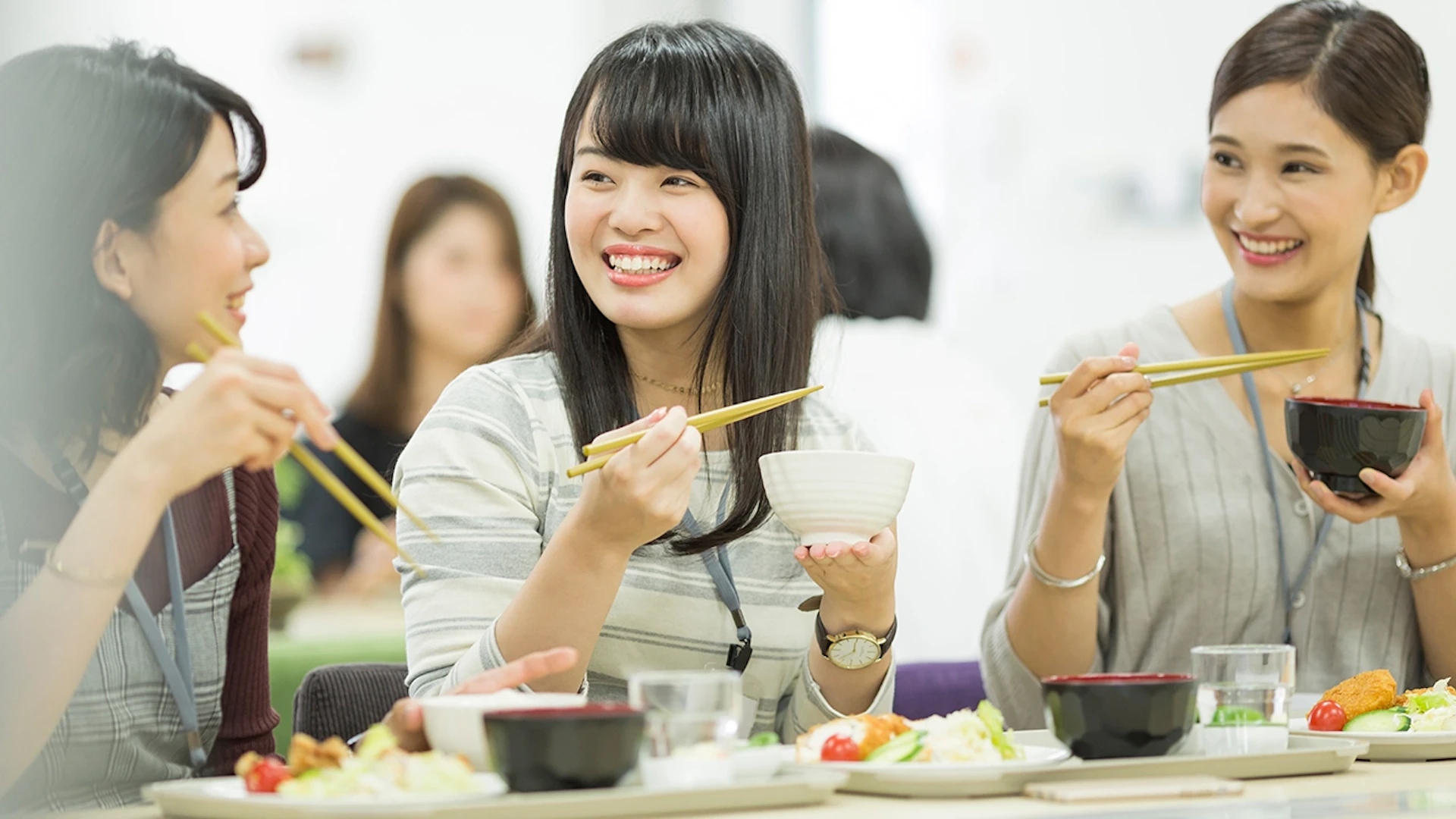 有名店の味をオフィスで──みんなの社食、1.2億円調達で顧客体験を強化