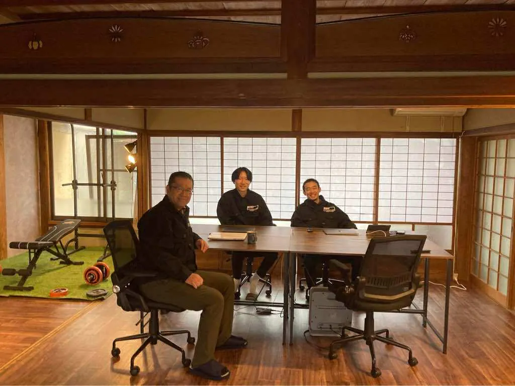 岡山の古民家で暮らす3人