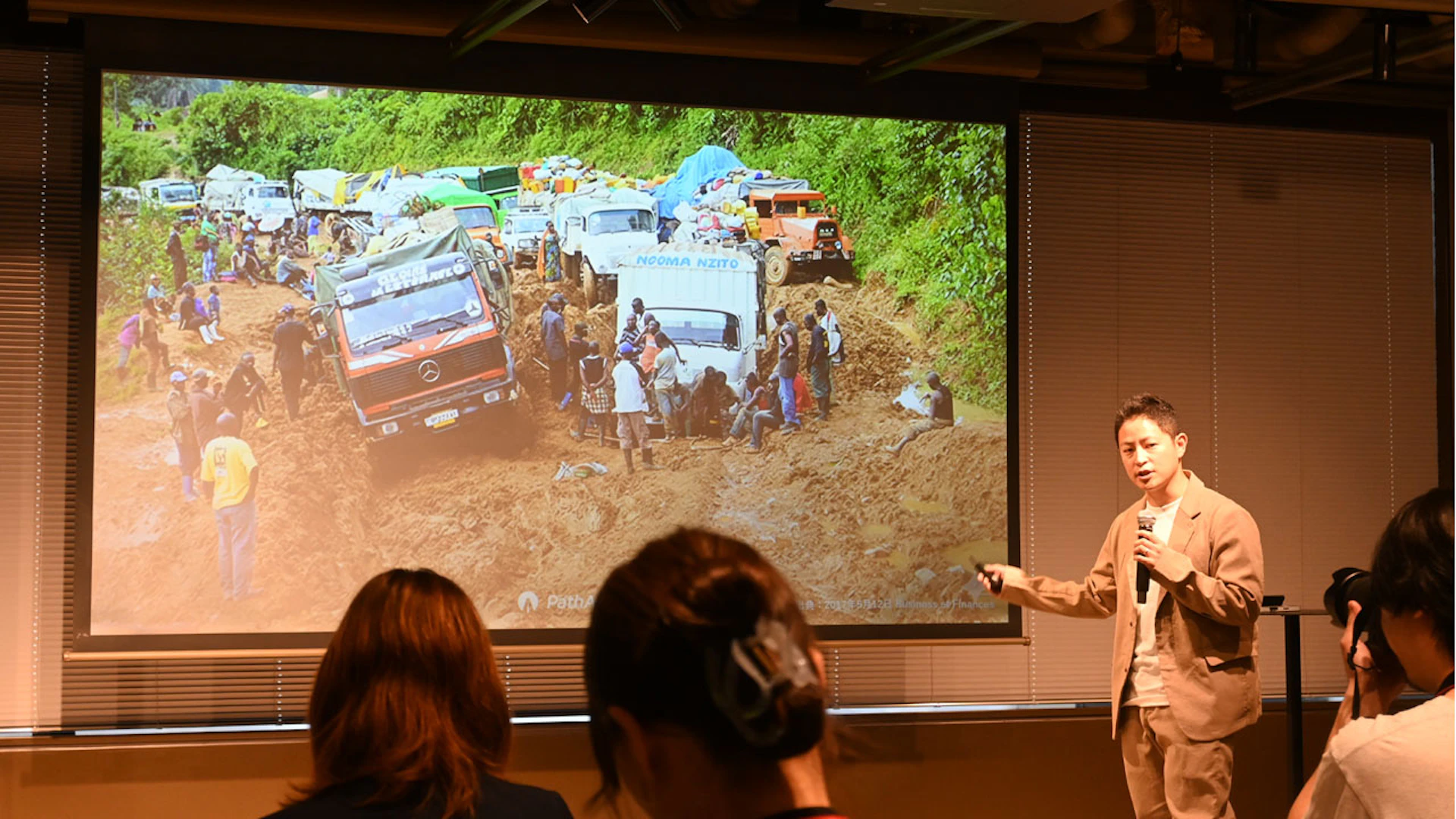 PathAhead、砂漠の砂を活用した高耐久道路素材をアフリカへ　