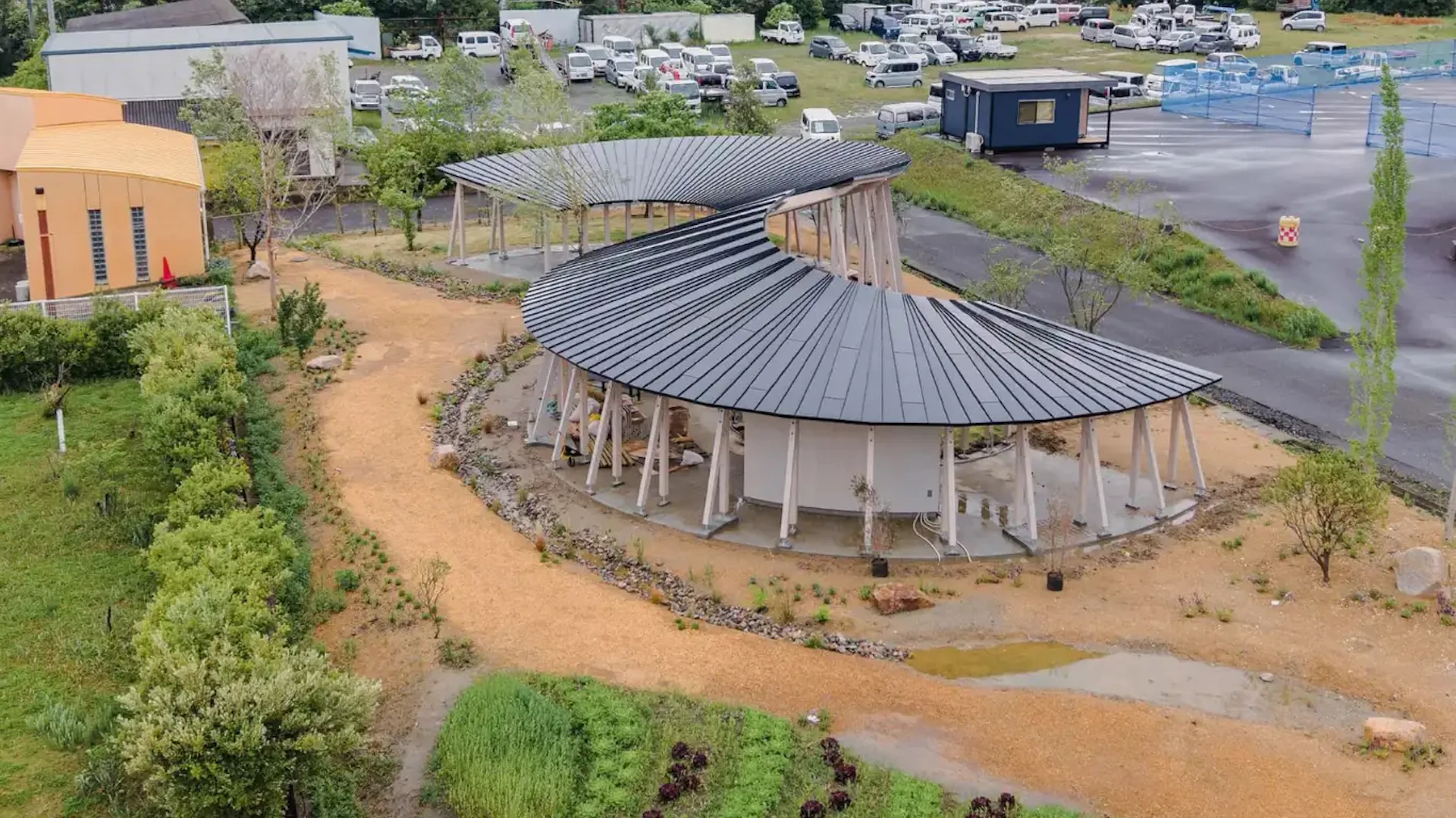 “載せる太陽光”から“建材としての太陽光”へ──モノクローム、17億円で普及加速