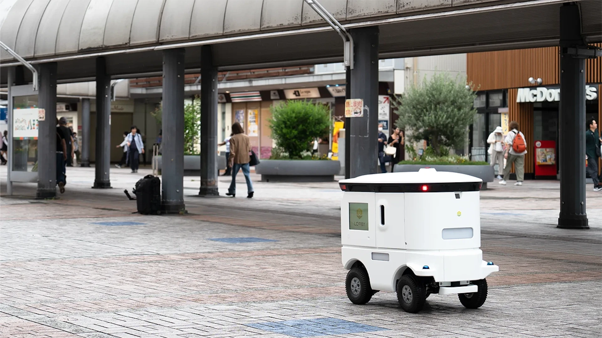 自動配送ロボットを量産へ──LOMBY、3.87億円調達でロボット輸送網を構築
