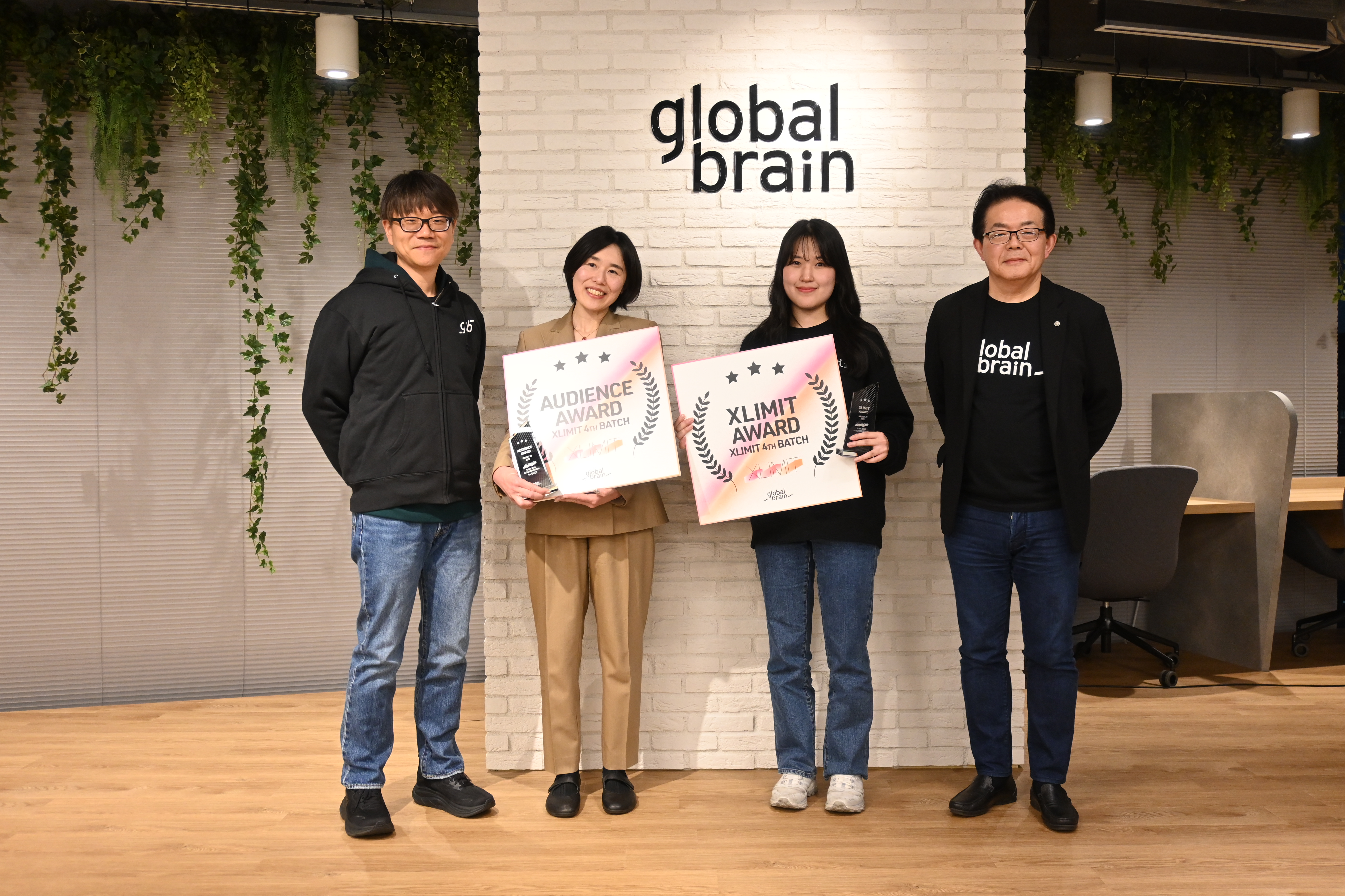 左から、都 虎吉氏、梶田 真実 氏、Yuna Hong 氏、百合本 安彦 氏