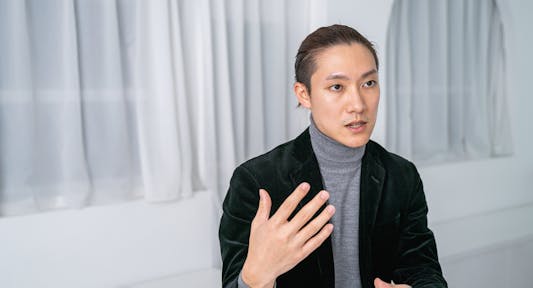 AIで非エンジニアの業務を効率化、「人と協調するAI」の開発を目指す