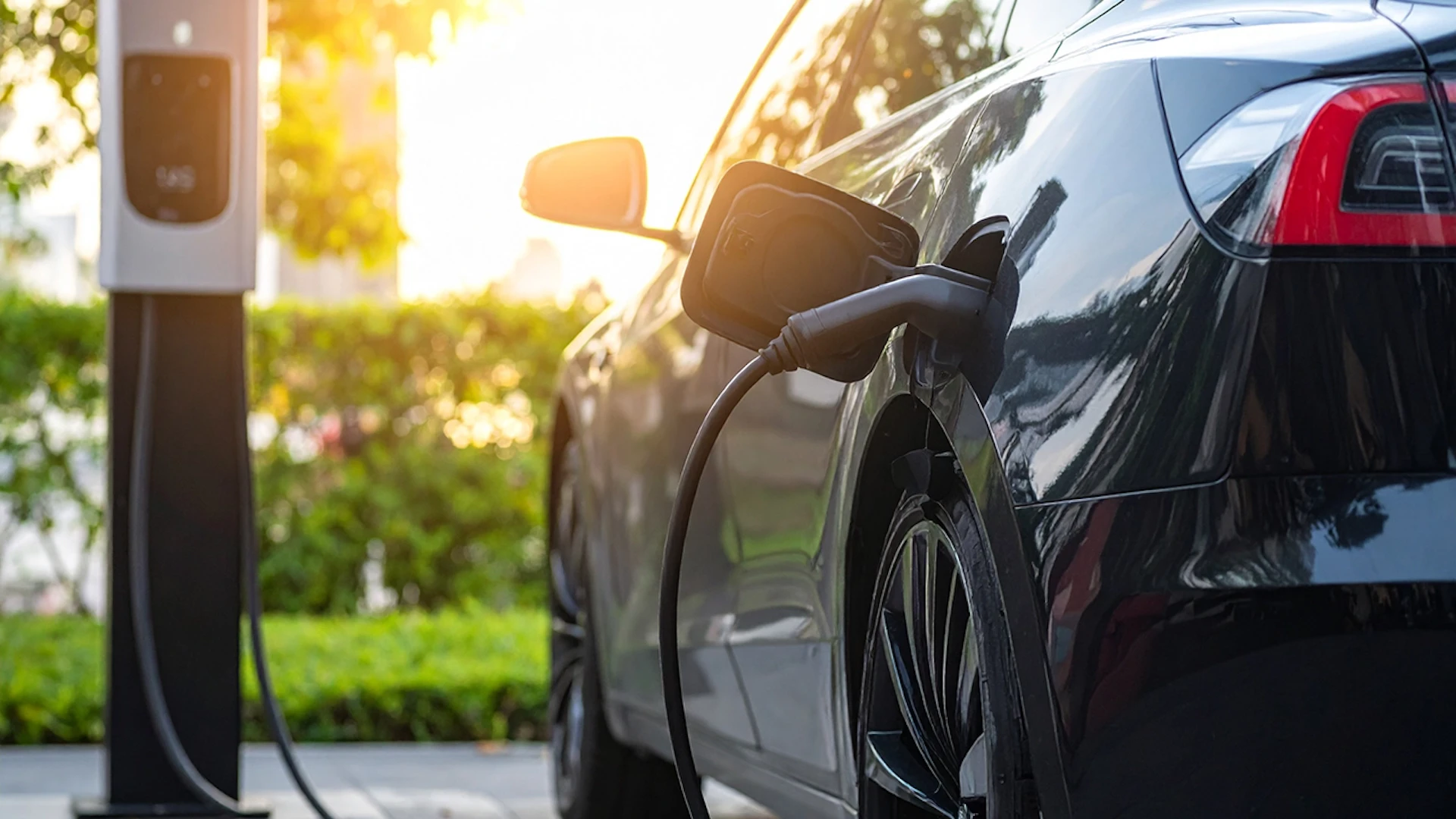 プラゴ、シリーズAで約8億円調達──EV充電インフラの社会実装と新サービス開発を加速