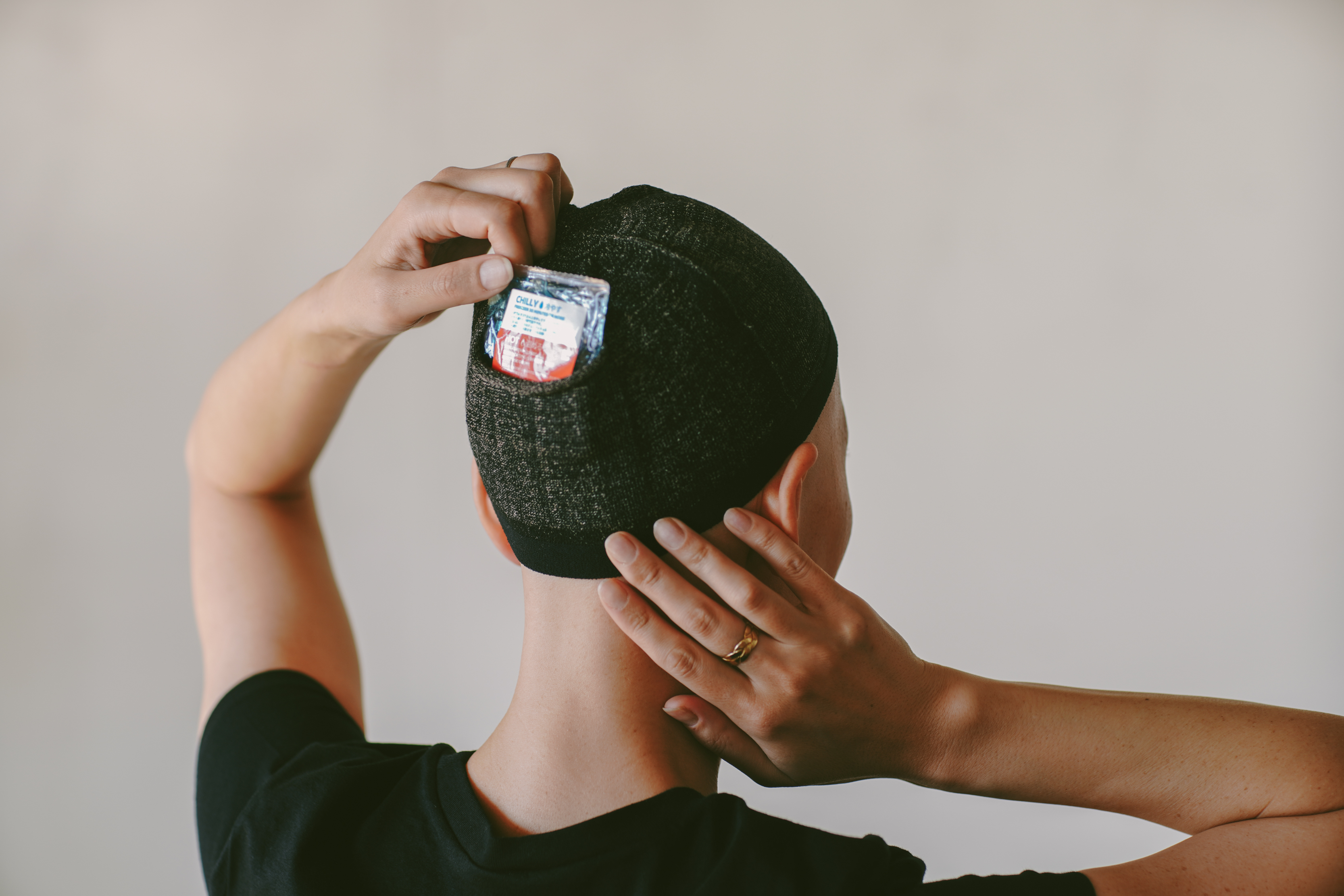 ハリイのインナーキャップ「Hot and Chilly」。後頭部に冷却ジェルパッドを入れるスペースがある。